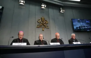 Archbishop Bruno Forte, Cardinal Andre Vingt-Trois, Cardinal Peter Erdo, and Fr. Federico Lombardi at the press briefing on the Synod on the Family, Oct. 5, 2015.   Daniel Ibanez/CNA.
