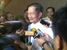 Bishop Gabriel Reyes laments the passage of the RH Bill in a press conference Dec. 17, 2012 with the media. 