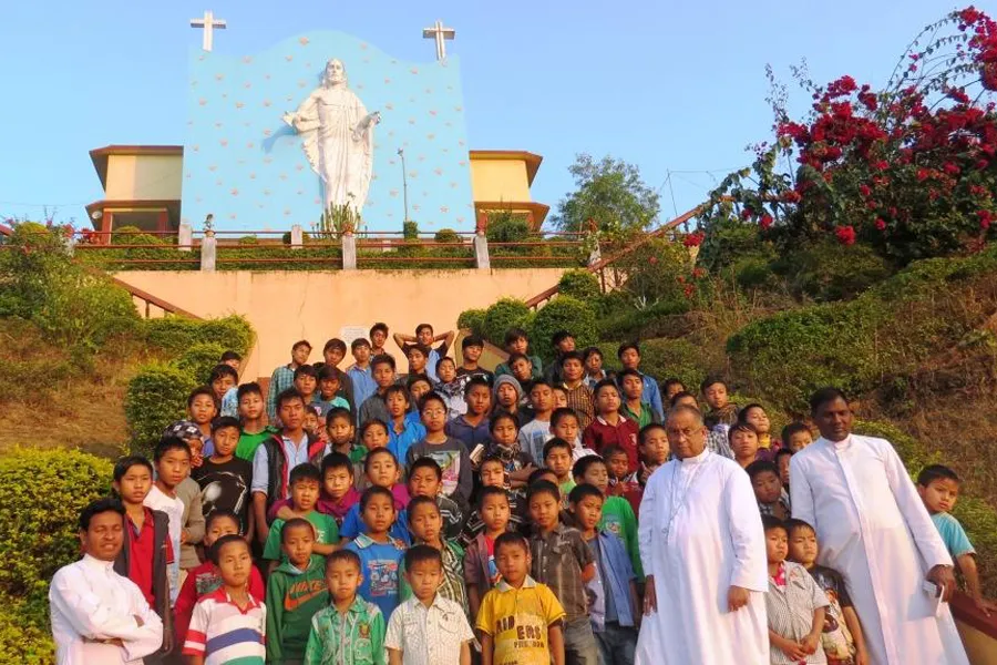 Bishop George Pallipparambil (2R) with pilgrim students at the Light of the World Cathedral in Miao, India. ?w=200&h=150