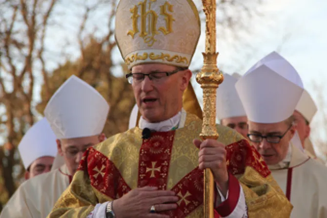 Bishop James D Conley prays with brother bishops at his installation as the ninth bishop of Lincoln NE Credit Seth DeMoor CNA CNA US Catholic News 11 20 12