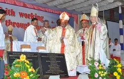 Bishop Machado (L) and Papal Nuncio Arcbishop Salvatore Pennaccio (R) bless a new Church foundation stone. ?w=200&h=150