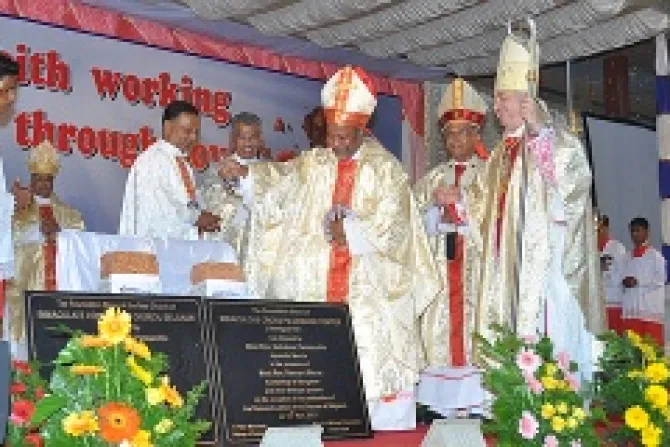 Bishop Machado L and Papal Nuncio Arcbishop Salvatore Pennaccio R bless a new Church foundation stone Credit Diocese of Belgaum CNA 11 26 13
