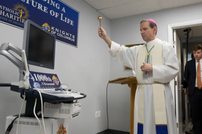 Bishop Michael Burbidge of Arlington blesses the new ultrasound machine for the Mother of Mercy Free Clinic in Manassas Courtesy JOE CASHWELL FOR THE CATHOLIC HERALD CNA