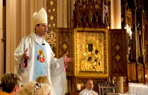 Bishop Aleh Butkevich of Vitebsk preaches to Polish-American pilgrims in Indiana about Our Lady of Czestachowa, during the Aug. 9-10, 2014 pilgrimage. ?w=200&h=150