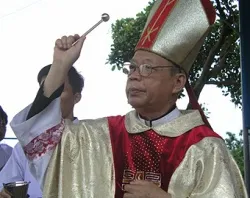 Bishop Paul Nguyên Thanh Hoan blesses the faithful at Our Lady of Tapao Shrine on July 13, 2009. ?w=200&h=150