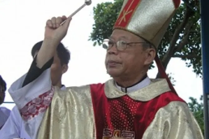Bishop Paul Nguyn Thanh Hoan blesses the faithful at Our Lady of Tapao Shrine July 13 2009 Credit Community of Charity and Social Services CNA Catholic News 12 11 12