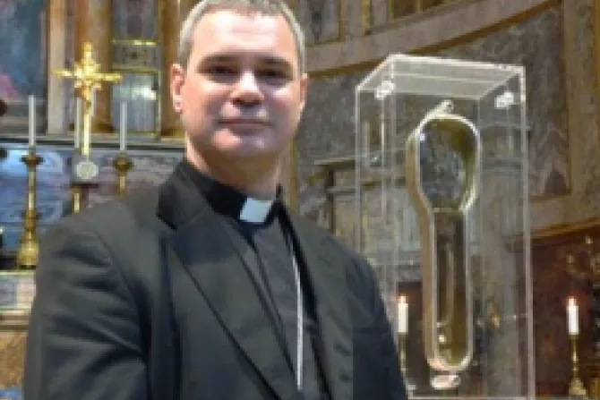 Bishop Peter Comensoli and the relic of St Francis Xaviers arm CNA Vatican Catholic News 9 17 12