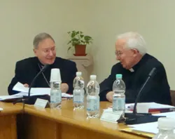 Bishop Serratelli speaks to Cardinal Canizares Llovera?w=200&h=150