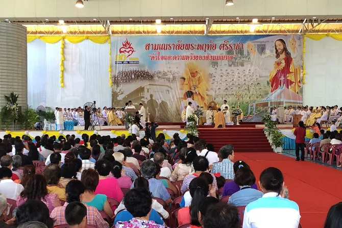 Bishop Silvio Siripong Charatsri 2 celebrating Mass at Sacred Heart Seminary Sriracha in Chantaburi Diocese in Thailand on June 13 2015 Credit Antonio Anup Gonsalves CNA 6 13 15