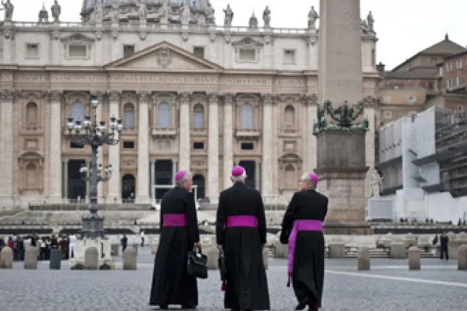 Bishops walk through St Peters Square on their way to synod meetings on the New Evangelization Oct 13 2012 Credit Mazur catholicnewsorguk CNA Vatican News 11 19 12