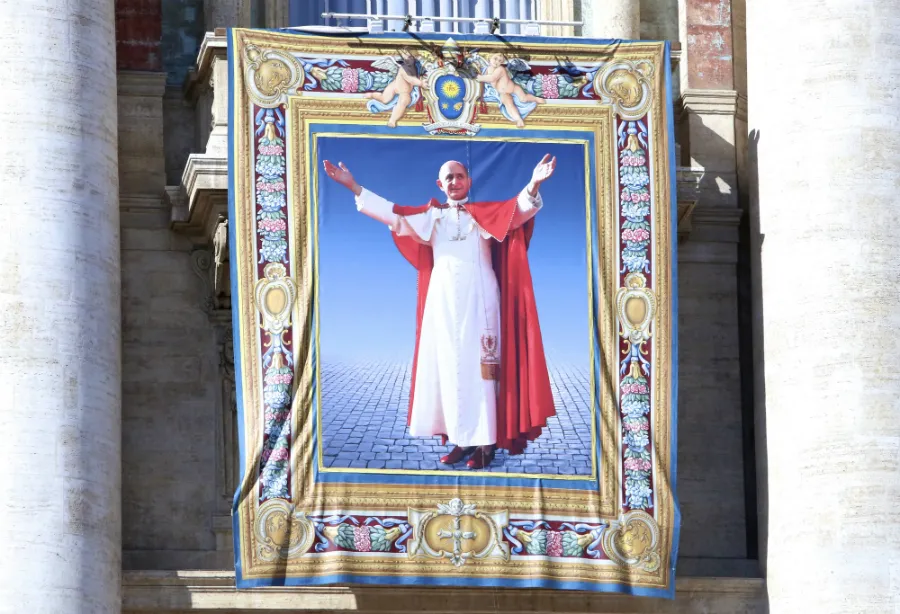 A tapestry of Bl. Paul VI hangs from the facade of St. Peter's Basilica at his Mass of beatification. ?w=200&h=150