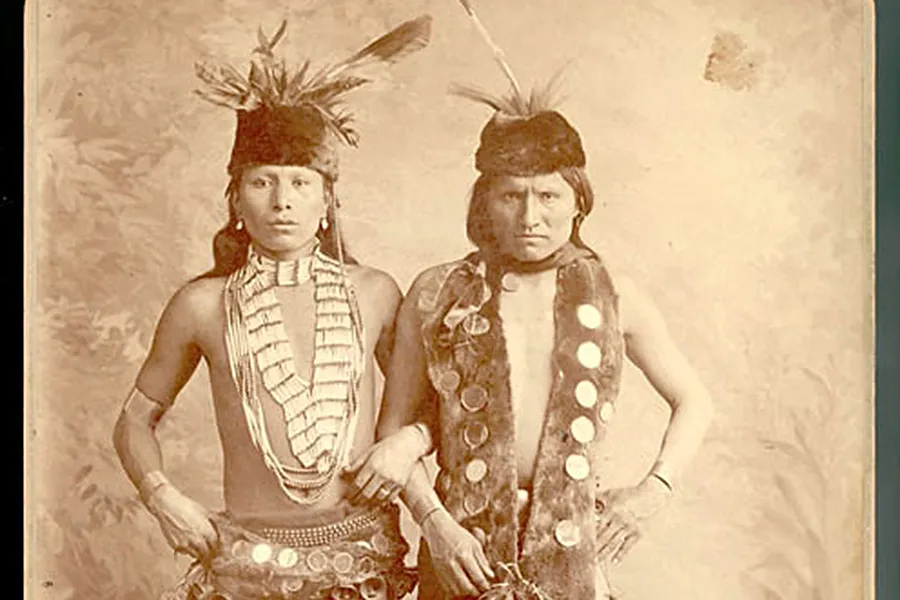 Black Elk (L) and Elk of the Oglala Lakota (R) 1887. Public Domain.?w=200&h=150