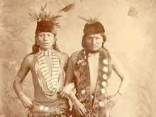 Black Elk (L) and Elk of the Oglala Lakota (R) 1887. Public Domain.