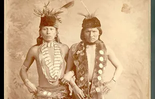 Black Elk (L) and Elk of the Oglala Lakota (R) 1887. Public Domain. null