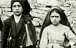 Blessed Francisco and Jacinta Marto. Public Domain.