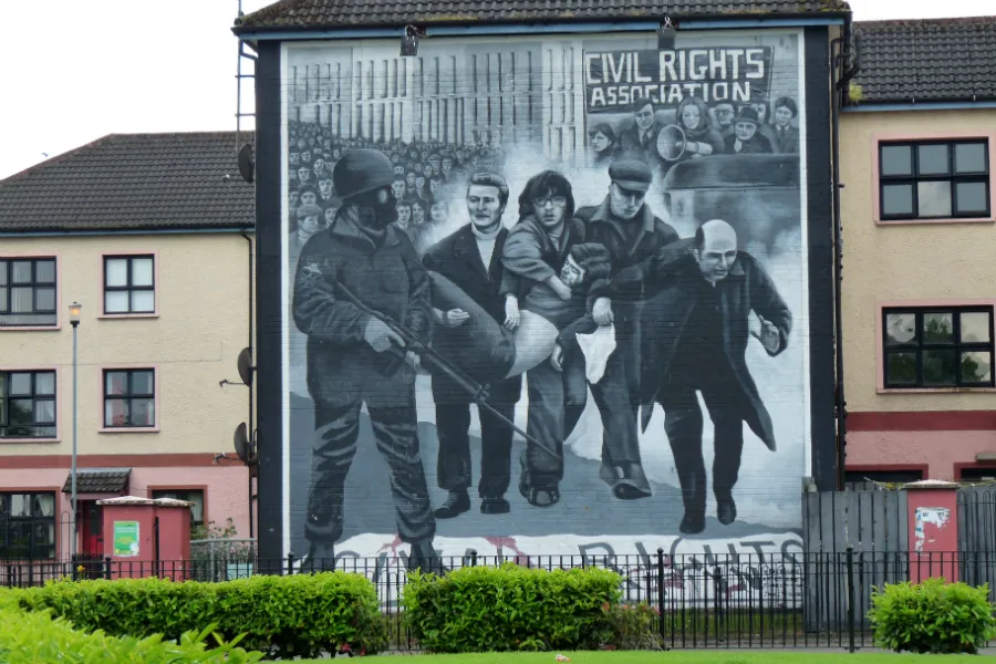 A mural in Derry depicting then-Father Daly leading a group carrying a victim on Bloody Sunday, Jan. 30, 1972.?w=200&h=150