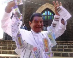 A scene from "Kamaal Dhamaal Malamaal" in which a priest is shown dancing with a string of lottery tickets.?w=200&h=150