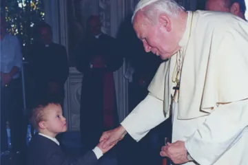 Brendan Kelly meets Pope John Paul II Courtesy of TANbooks CNA 1