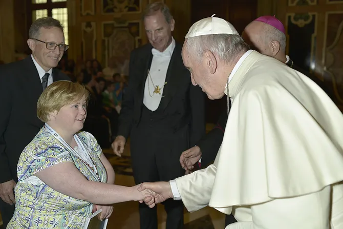 Bridget Brown meets with Pope Francis in Vatican City on Oct 21 2017 Credit LOsservatore Romano 1 CNA