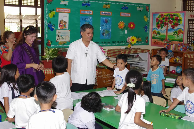 Brother Armin Luistro (center) visits a classroom, July 2013. ?w=200&h=150