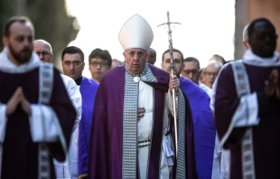 Penitential procession towards the Basilica of Santa Sabina in Aventino for Ash Wednesday.   Daniel Ibáñez/CNA