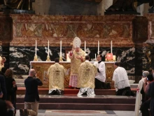 Cardinal Raymond Burke gives the final blessing during the Summorum Pontificum Pilgrimage Mass in Rome on Oct. 25, 2014.
