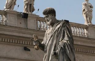 A statue of St. Peter in St. Peter's Square, pictured April 5, 2016.   Martha Calderon/CNA.