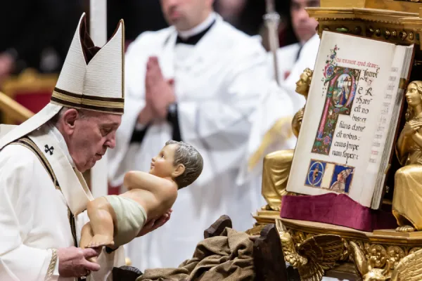 Pope Francis celebrates Midnight Mass at St. Peter’s Basilica, Dec. 25, 2019. . Daniel Ibáñez/CNA.