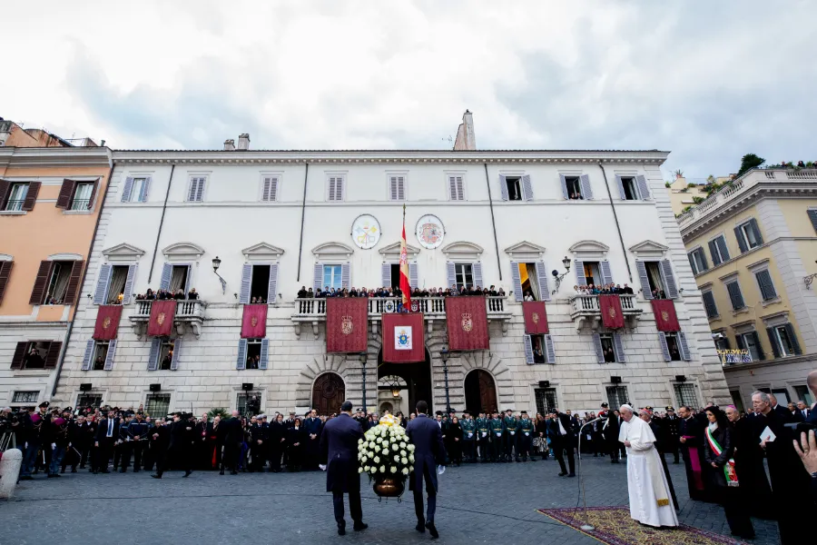 Pope Francis visits Rome’s Piazza di Spagna to venerate the statue of the Immaculate Conception overlooking the Spanish Steps on Dec. 8, 2019. ?w=200&h=150