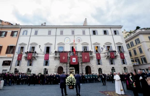 Pope Francis visits Rome’s Piazza di Spagna to venerate the statue of the Immaculate Conception overlooking the Spanish Steps on Dec. 8, 2019.   Daniel Ibáñez/CNA.