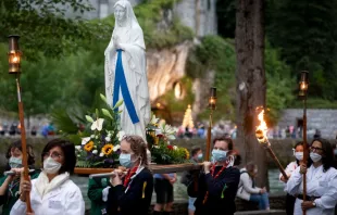 Pilgrims at the Sanctuary Our Lady of Lourdes in France. Photo credits: Sanctuaire ND de Lourdes/Pierre Vincent. 