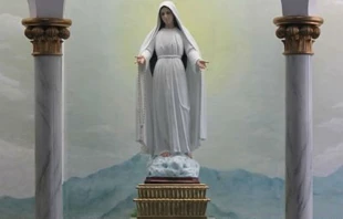 Mary Mediatrix of All Grace.   Srppateros via Wikimedia (CC BY-SA 4.0)