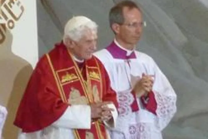 CNA Mons Guido Marini assisting Pope Benedict XVI at Mass CNA Vatican Catholic News 11 9 11