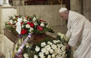 Pope Francis lays a bouquet on Vatican employee Miriam Wuolou's coffin Feb. 20, 2016.   L'Osservatore Romano.