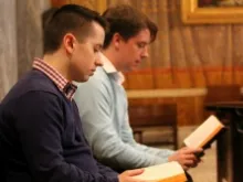 Seminarians David Irwin (L) and John Waters pray in the chapel of the Venerable English College in Rome, Feb 24 2014. 