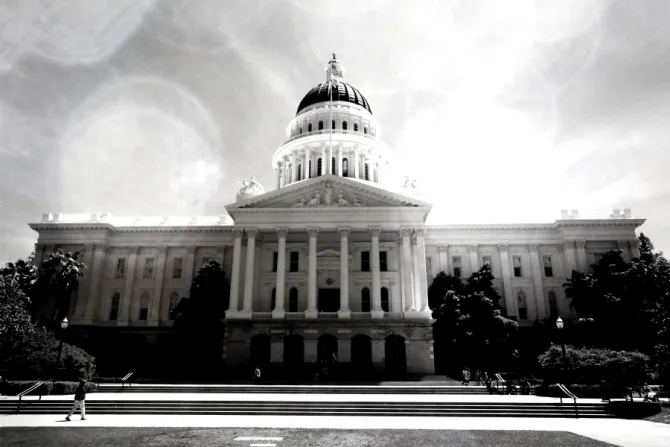 California Capitol Building Credit Matthew Thouvenin CC BY NC ND 20 filter added CNA