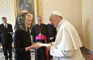 Callista Gingrich presents her credentials to Pope Francis at the Apostolic Palace Dec. 22, 2017.   L'Osservatore Romano.