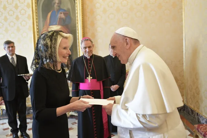Callista Gingrich presents her credentials to Pope Francis at the Apostolic Palace Dec 22 2017 Credit LOsservatore Romano CNA
