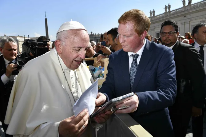 Campbell Miller presents a copy of Bravery Under Fire to Pope Francis Credit Vatican Media CNA