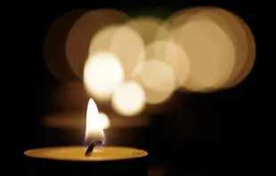 Candle Vigil. coloneljohnbritt via Flickr (CC BY-NC-SA 2.0).