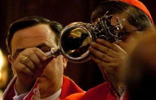 Cardinal Crecscenzio Sepe views the reliquary with the blood of St. Januarius in 2009.   Paola Migni via Flickr (CC BY 2.0)