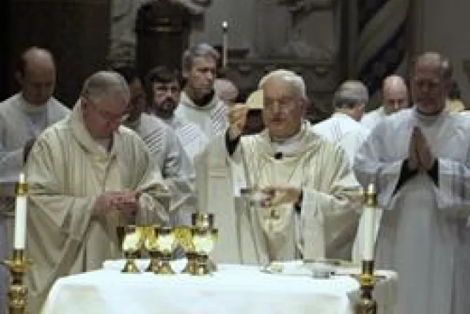 Cardinal Mauro Piacenza and Archbishop Jose Gomez celebrating Mass for Seminarians Credit Juan Martn Barajas 2 CNA US Catholic News 11 28 11
