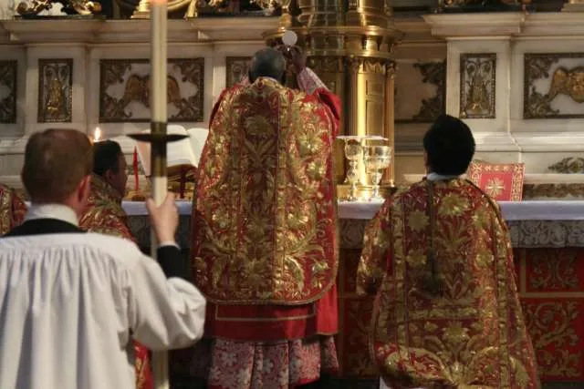 Cardinal Sarah, prefect of the Congregation for Divine Worship, says Mass in the London Oratory for the Sacra Liturgia conference, July 6, 2016.?w=200&h=150