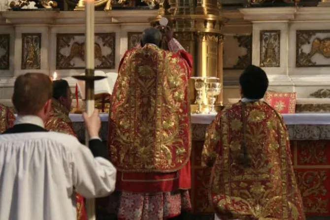 Cardinal Sarah celebrates Mass in the Brompton Oratory for the Sacra Liturgia conference in London July 6 2016 Credit Lawrence OP via Flickr CC BY NC ND 20 CNA