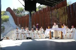 Cardinal Sean O'Malley concelebrates Mass on the US-Mexico border, April 1, 2014. ?w=200&h=150