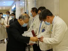 Cardinal Yeom of Seoul visits healthcare workers who have cared for Mers patients, July 8, 2015. 