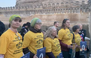 Catholic Worker Movement women at sexual abuse victims' vigil in Rome Feb. 21, 2019.   Courtney Grogan/CNA.