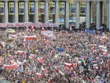 Pilgrims celebrate Bl. John Paul II's beatification in St. Peter's Square