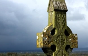 Celtic Cross on the hill at Cashel, Tipperary, Ireland.   Tom Haymes (CC BY-NC-SA 2.0).