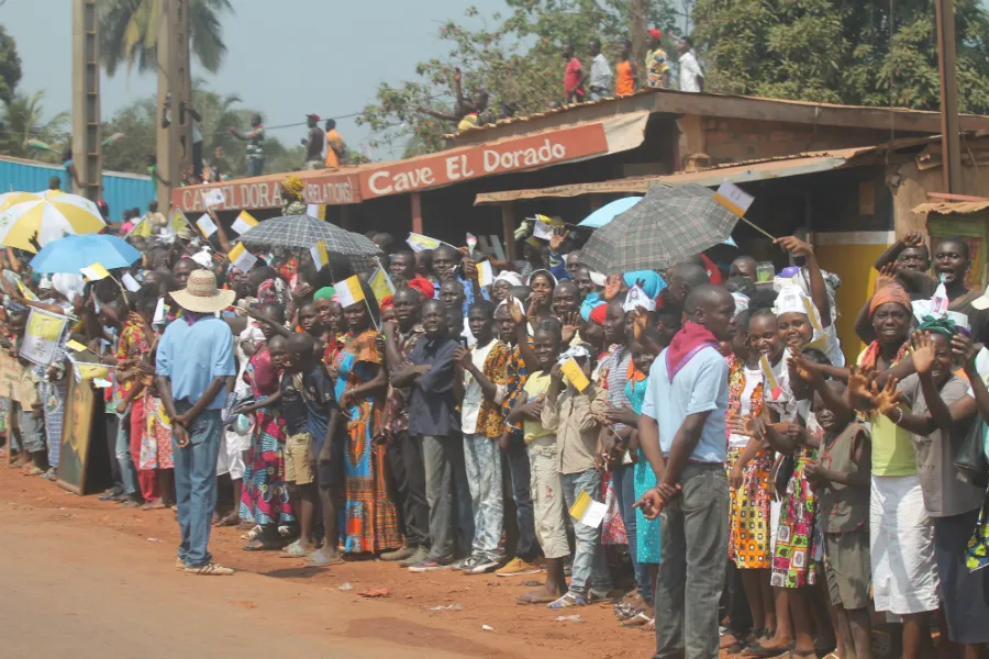 Central Africans gathered in Bangui to greet Pope Francis, Nov. 29, 2015. ?w=200&h=150